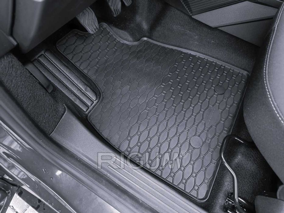 Гумени стелки или багажник Dacia Duster 3 от 2024 г.