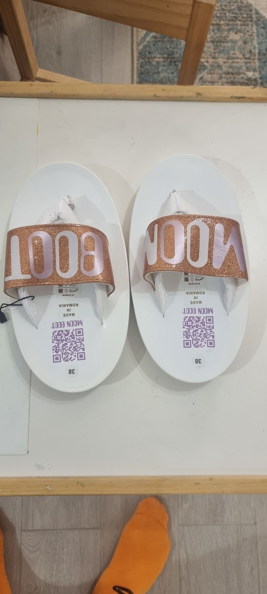 Șlapi Moon Boots