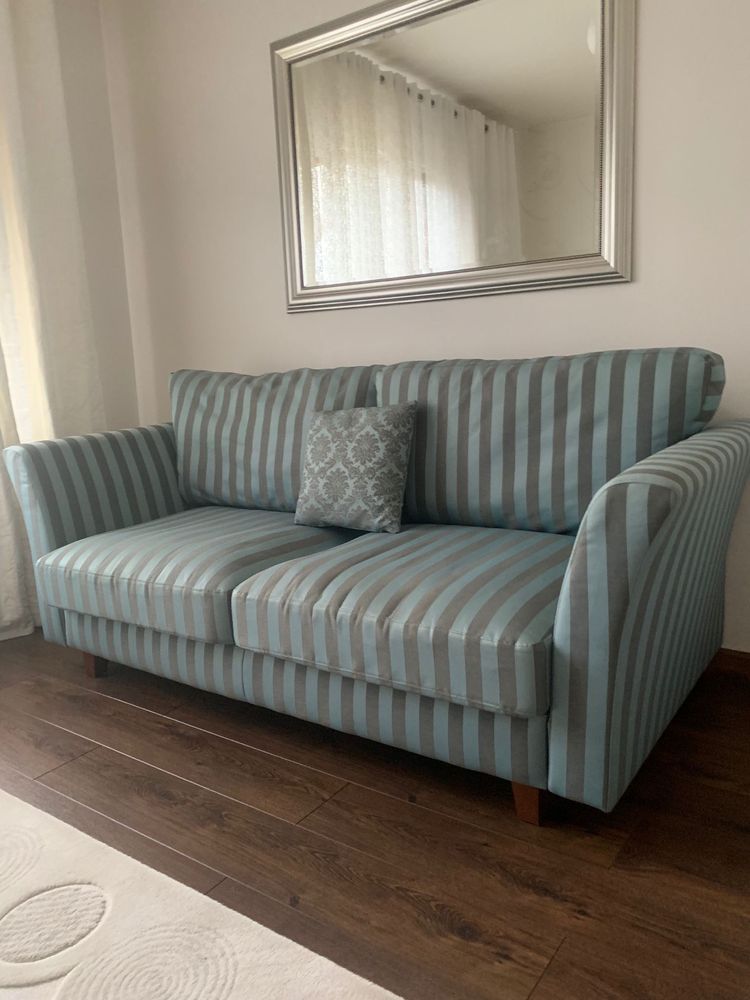 Canapea modernă in stare perfecta