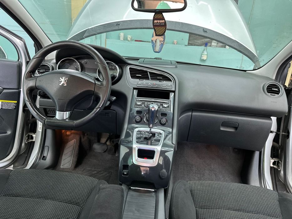 Peugeot 5008, 2012, 7 locuri