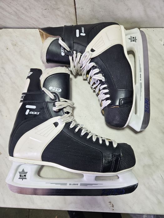 Patine 2070 hochei hockey  CCM  marime  45-46  (31   cm)
