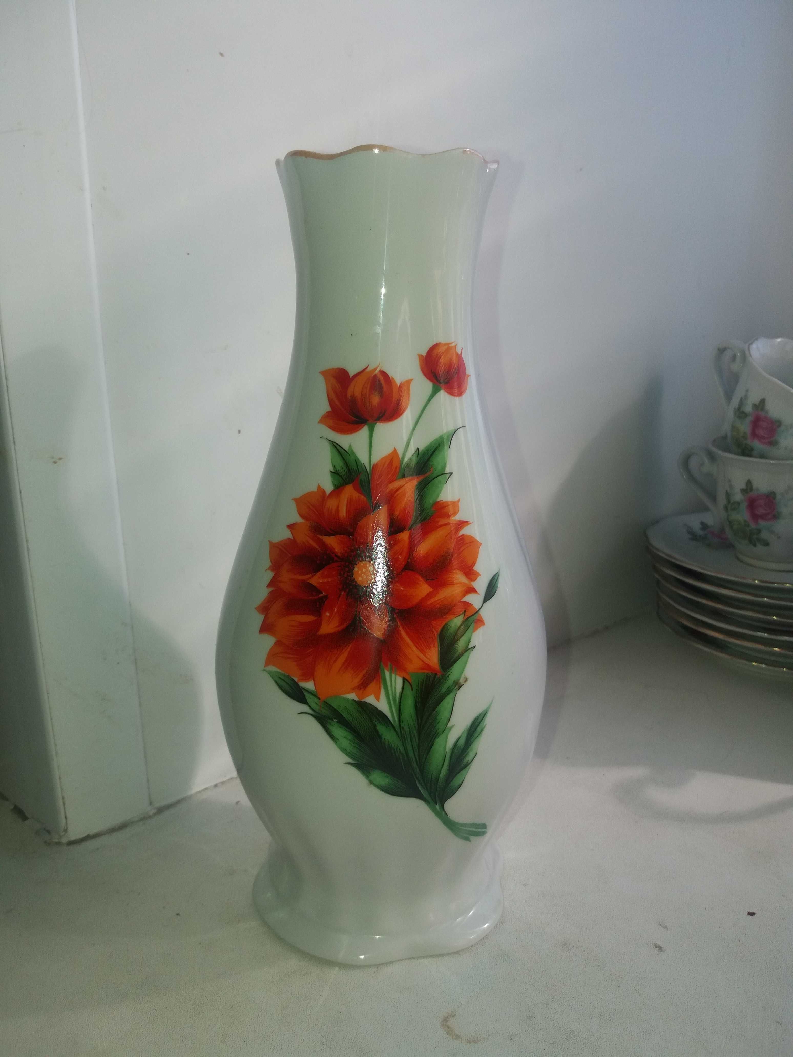 Продам вазу оригинальную
