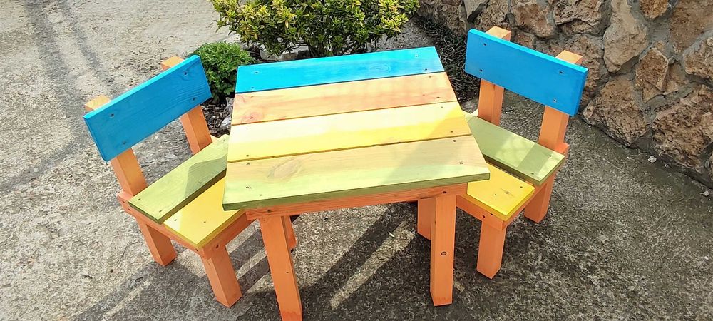 Детска маса със столчета;  Дървена масичка със столове за деца