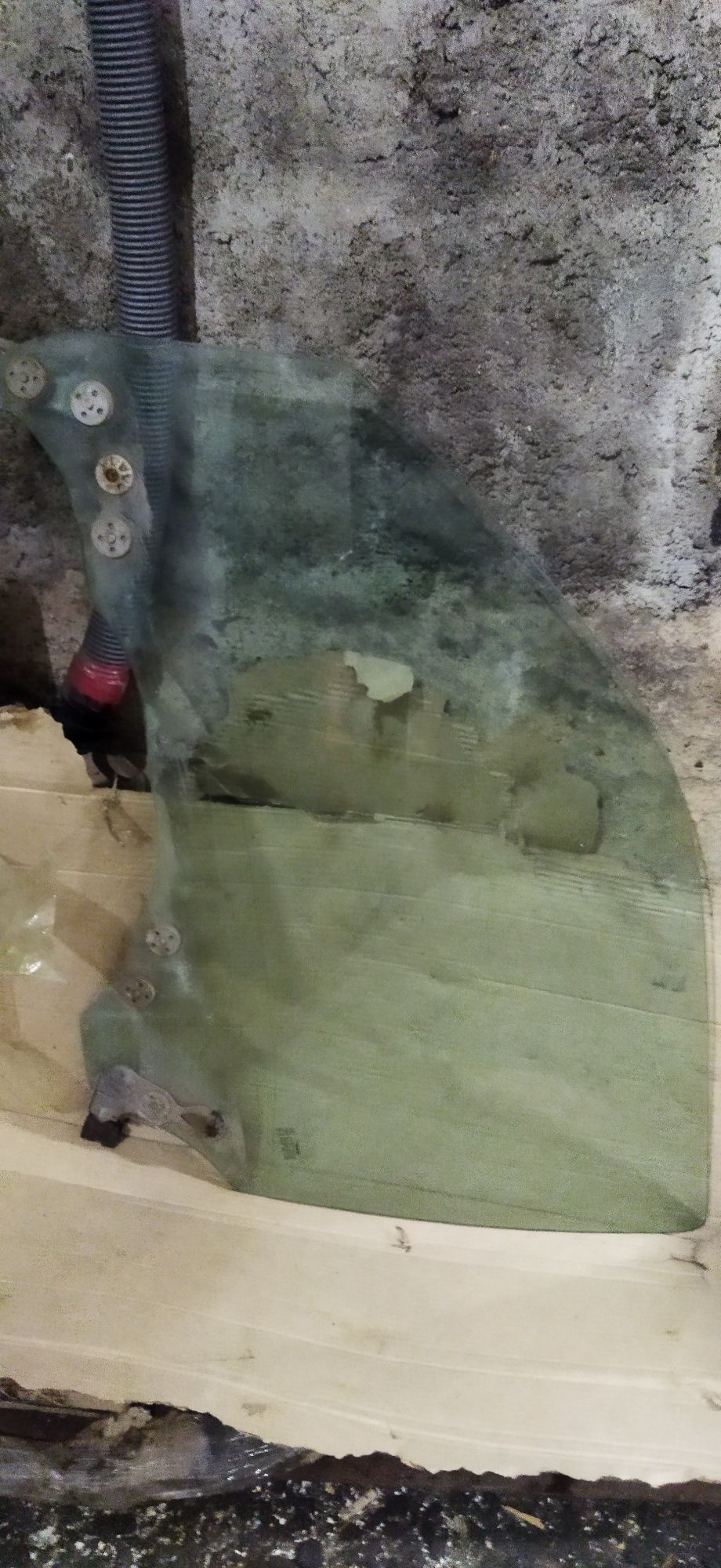 Переднее левое стекло Субару Форестер сг5