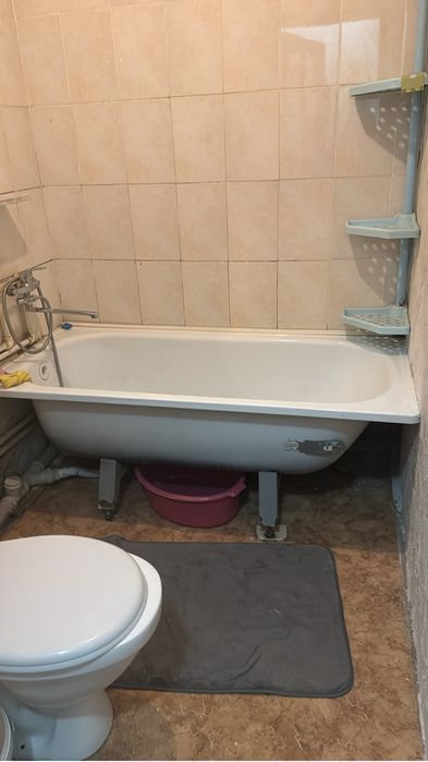 Сдам  полуторку раион Филормония. Дом 4 этажныи  1 этаж очень теплыи