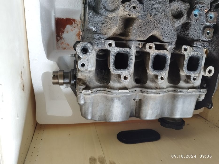 Продамд вигатель целиком !!!