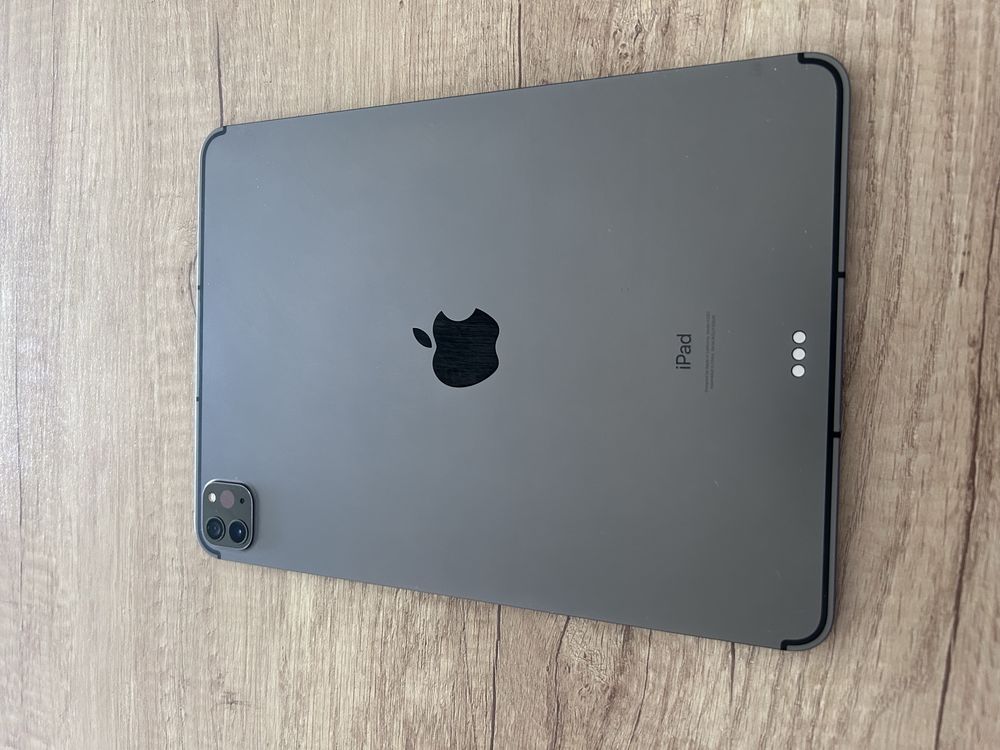 iPad Pro 11" 3rd generation 128gb WiFi +cellular (unlocked )