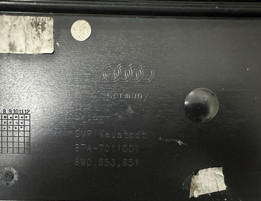 Оригинална решетка за а4 б9 с емблемата