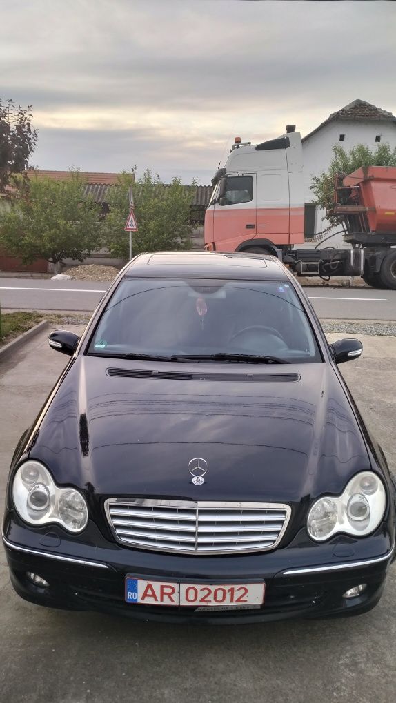 Vând Mercedes Benz c 220