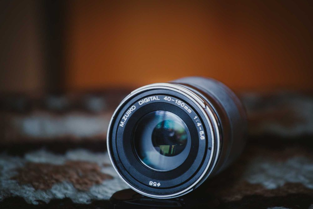 Obiectiv Mirorless Olympus 40-150 mm cu Parasolar.