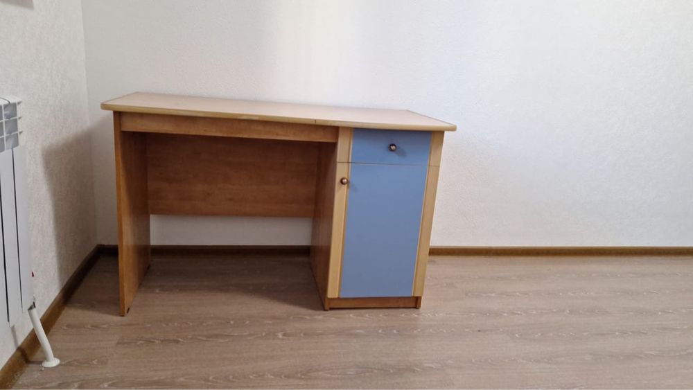 Продам универсальный стол