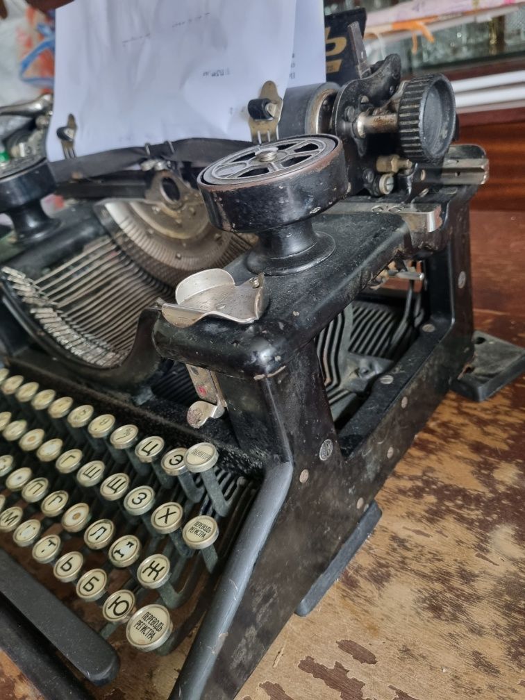 Пишеща машина антик