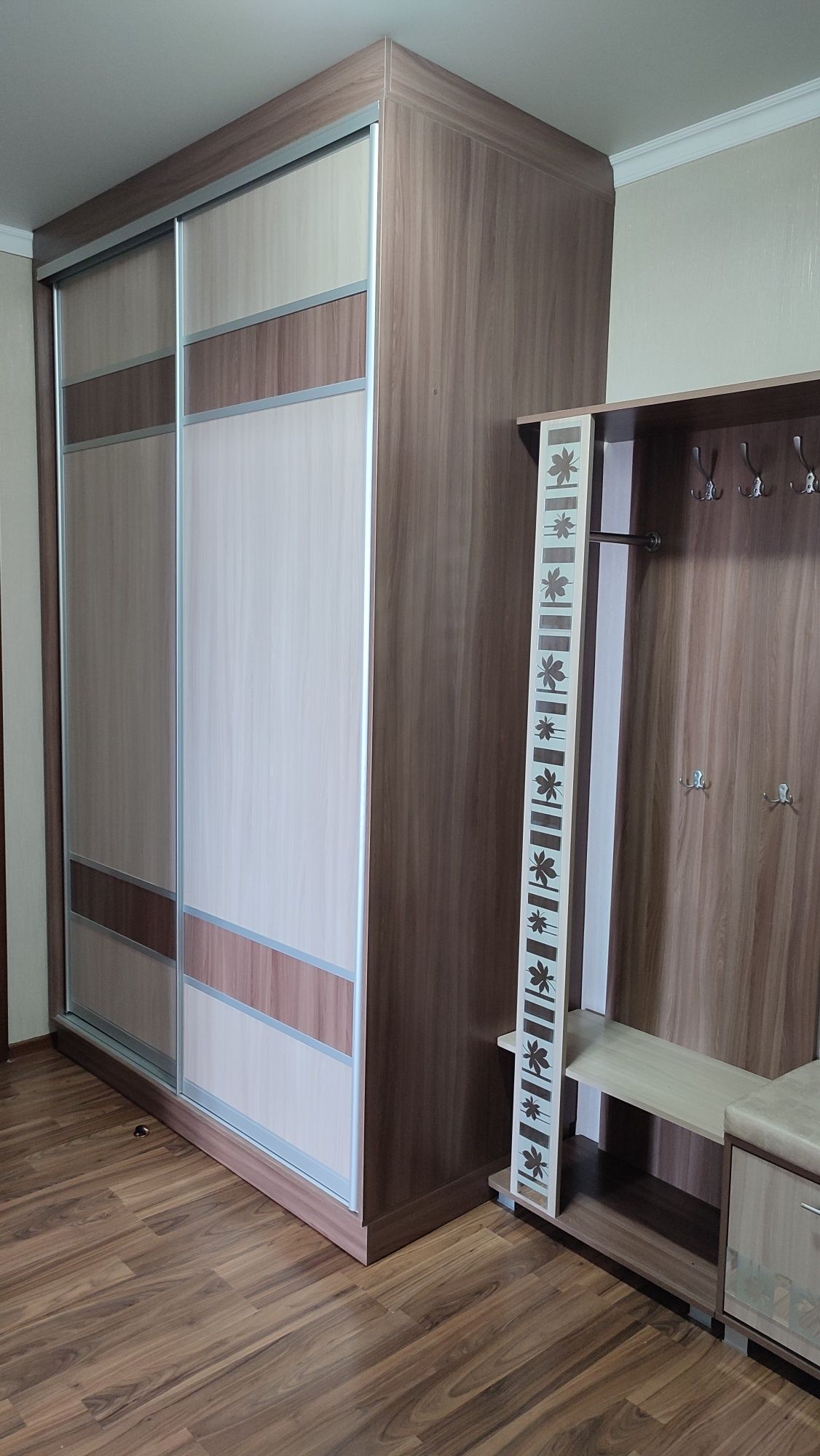 Продам  прихожую