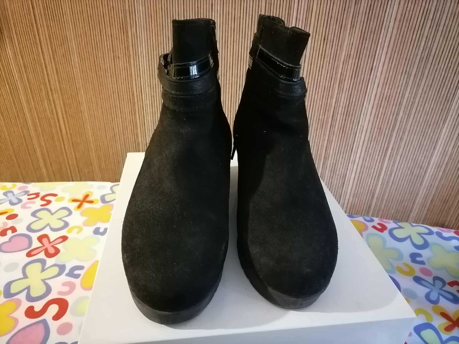 Дамски боти от естествен велур на платформа