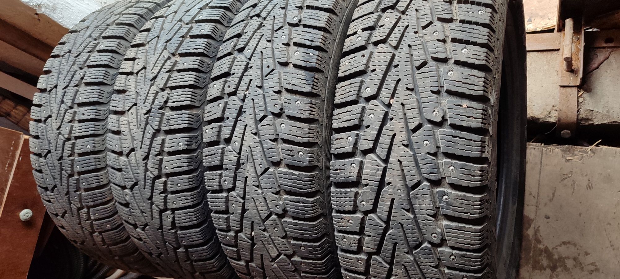 Продам резину размер 215/65 R16