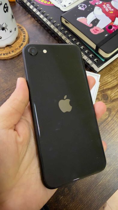 Продавам Iphone SE Black 64GB