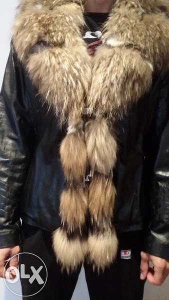 Стилно дамско кожено яке с яка от лисица
