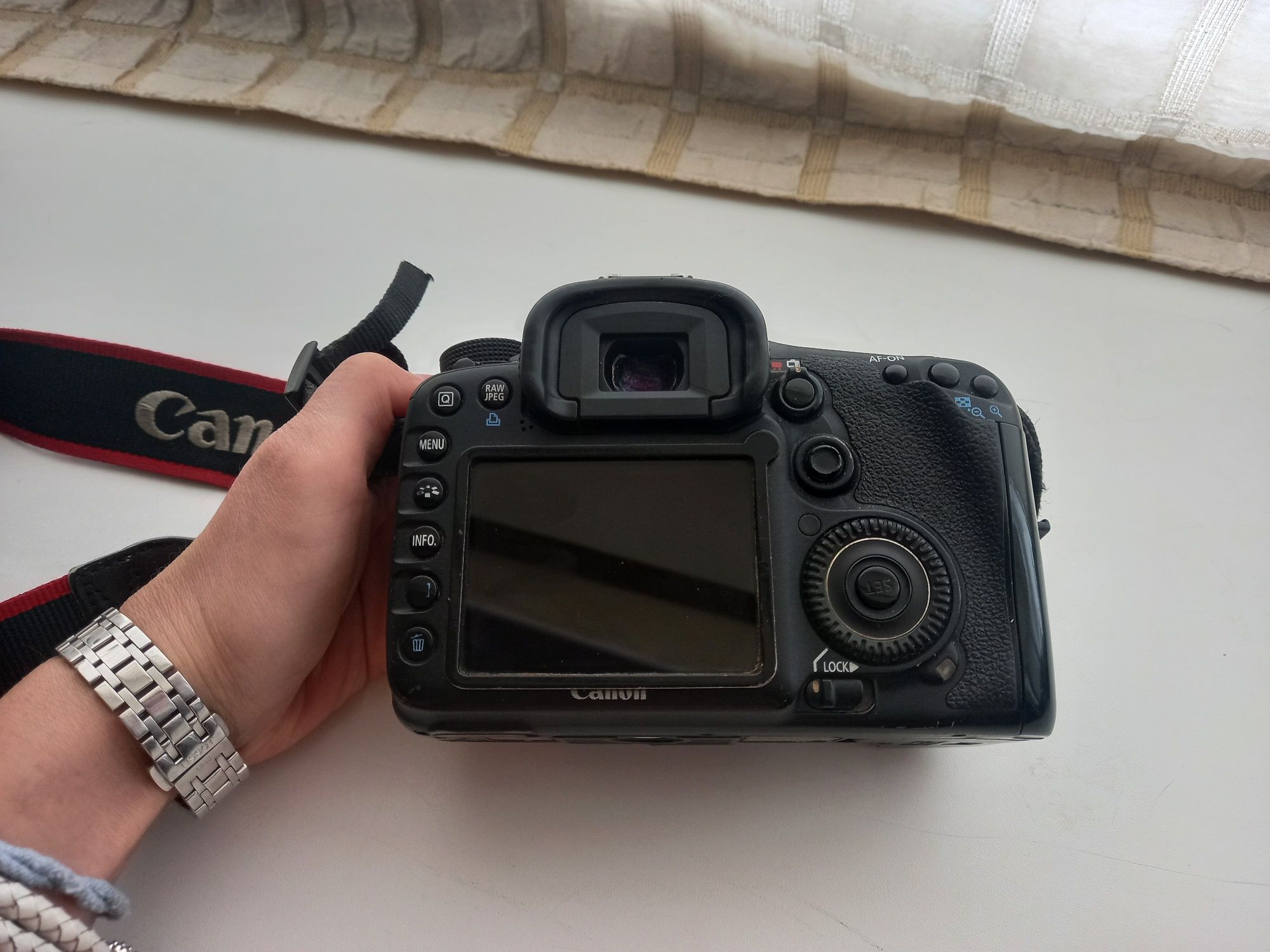 Canon EOS 7D +объектив Canon EF 50mm f/1.4 usm