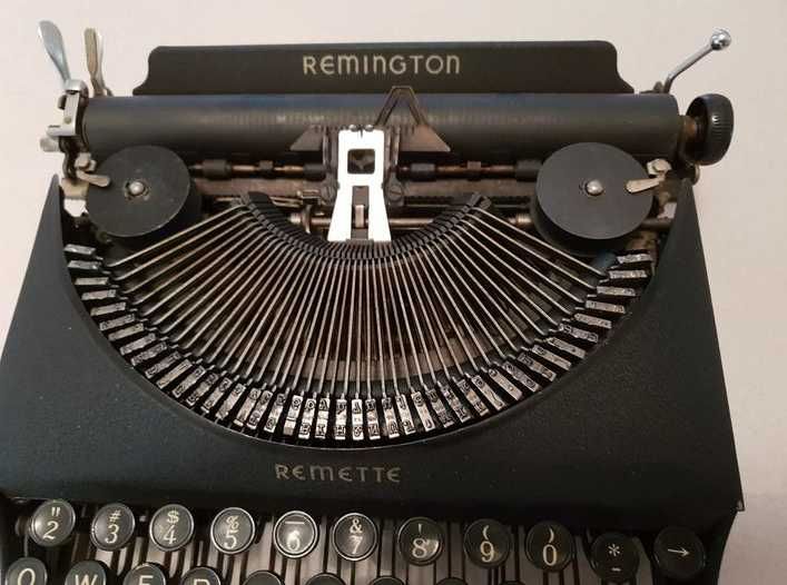 Masina de scris veche Royal si Remington americane deosebite