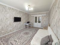 Срочно продается 2х комнатная квартира по Азербаева, дом кирпичный