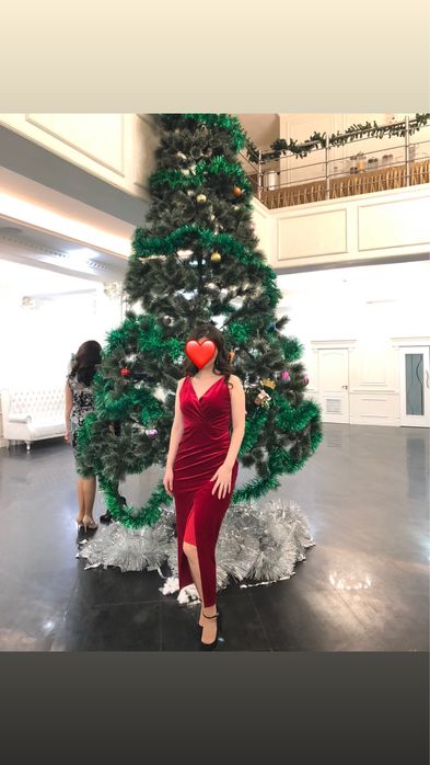 Платья вечерние