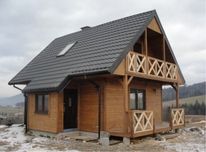 Vand si realizez cabane din lemn rustic la cheie accept variante auto