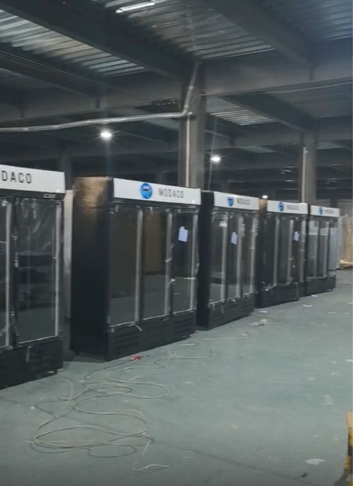 Vitrina frigorifica cu 3 usi / NOUA / 181cm lungime