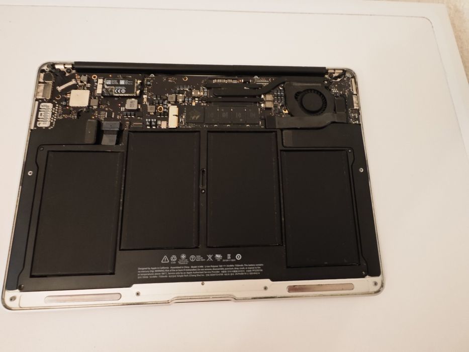 Dezmembrez MacBook Air A1466