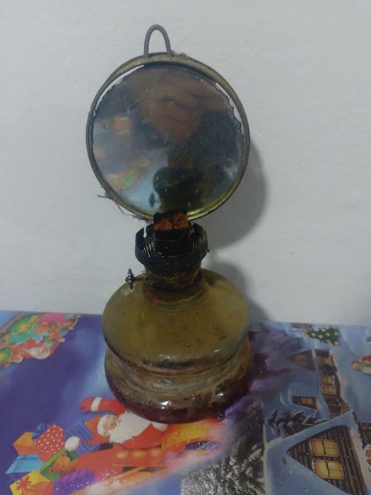 Vând lampă cu petrol