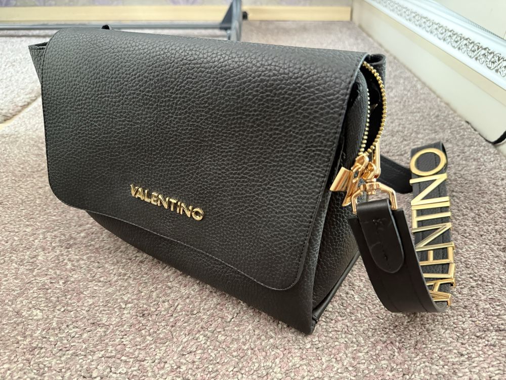 Чанта Louis Vuitton и Чанта VALENTINO