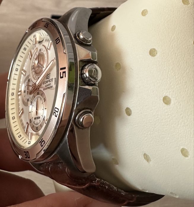 Продавам часовник Casio Edifice