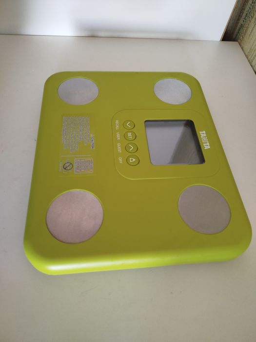 Весы напольные TANITA