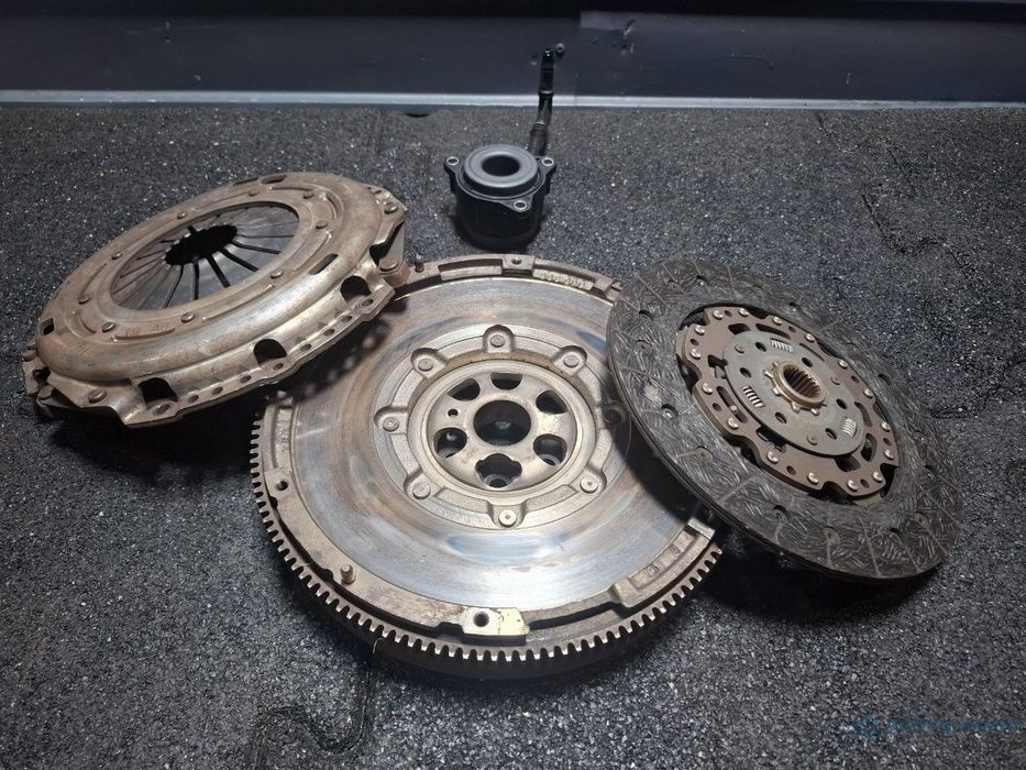 Volanta cu masa dubla VOLKSWAGEN TOURAN 1T1, 1T2 2003 - 2010 TDI BMM 03L105266A