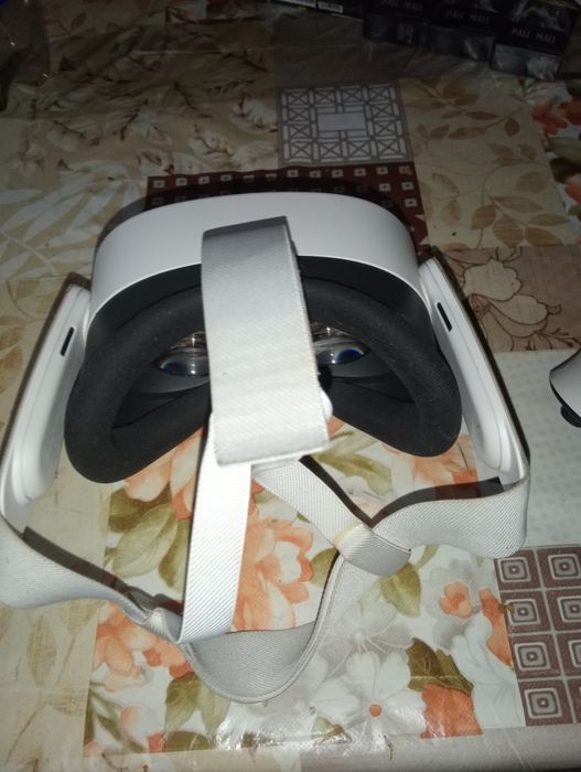 Vând ochelari vr meta quest 3s stare impecabila
