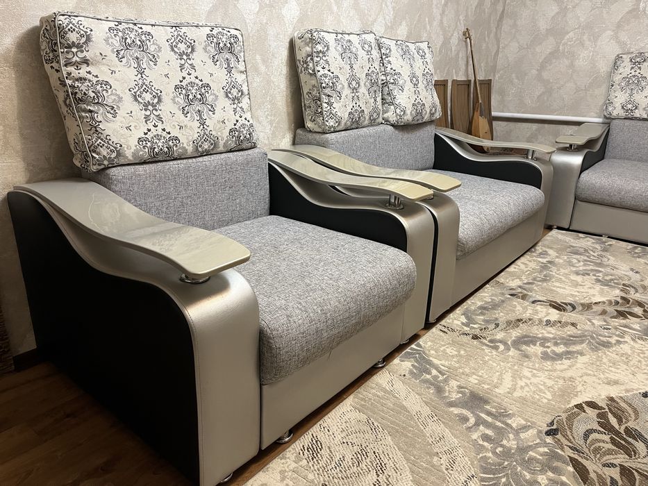 Продам диван в отличном состояний