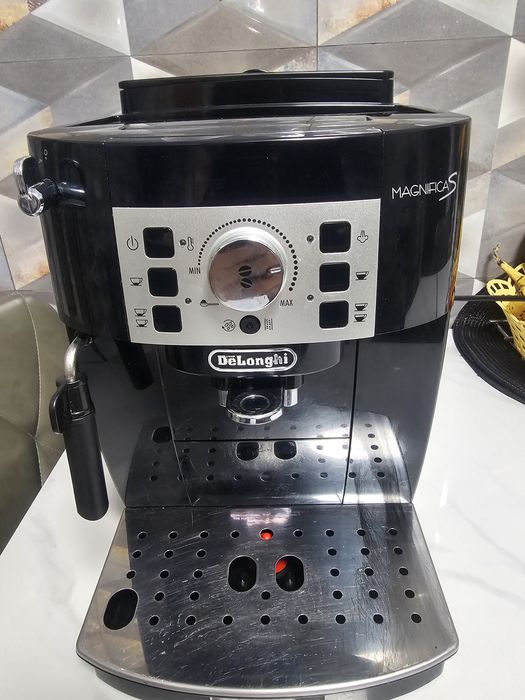 Espressor delonghi magnifica s