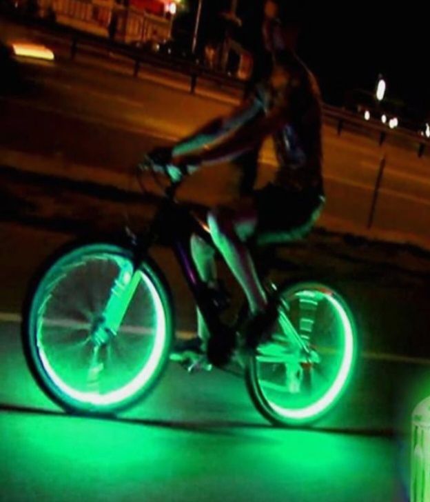 Колпачки фосфорные светящиеся для велосипедов.