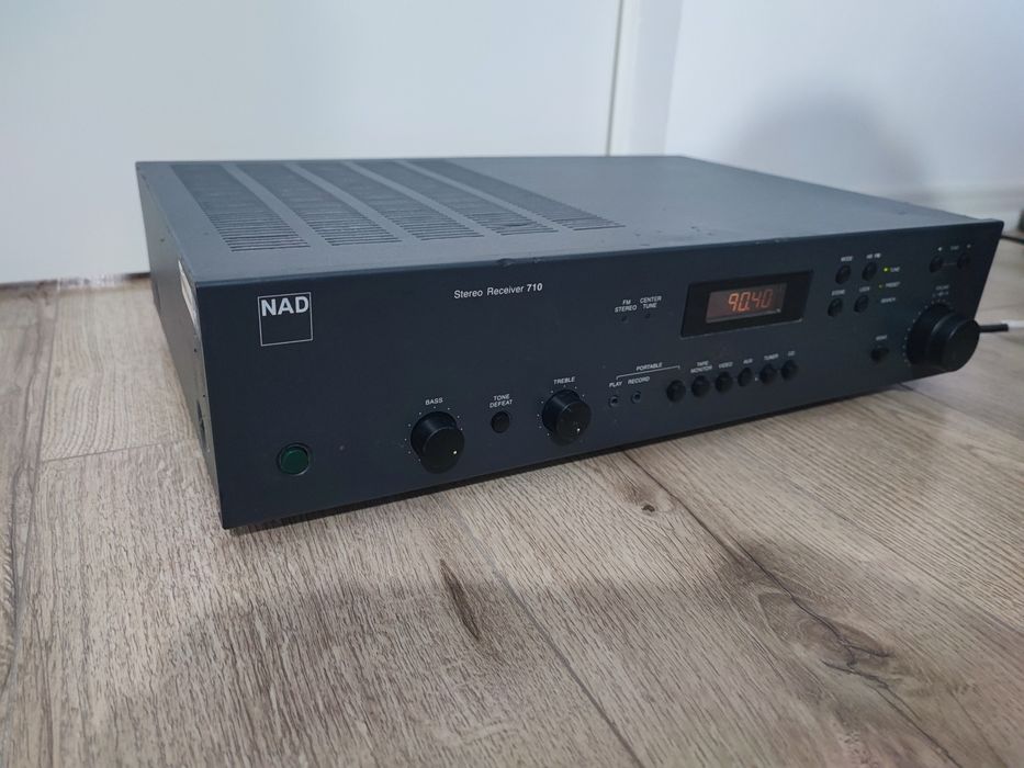 Amplificator NAD 710 amplituner statie