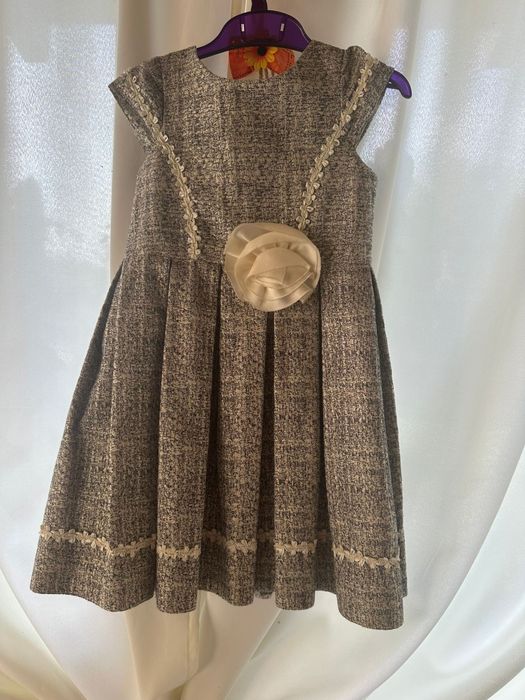 Vând rochie eleganta de fetiță