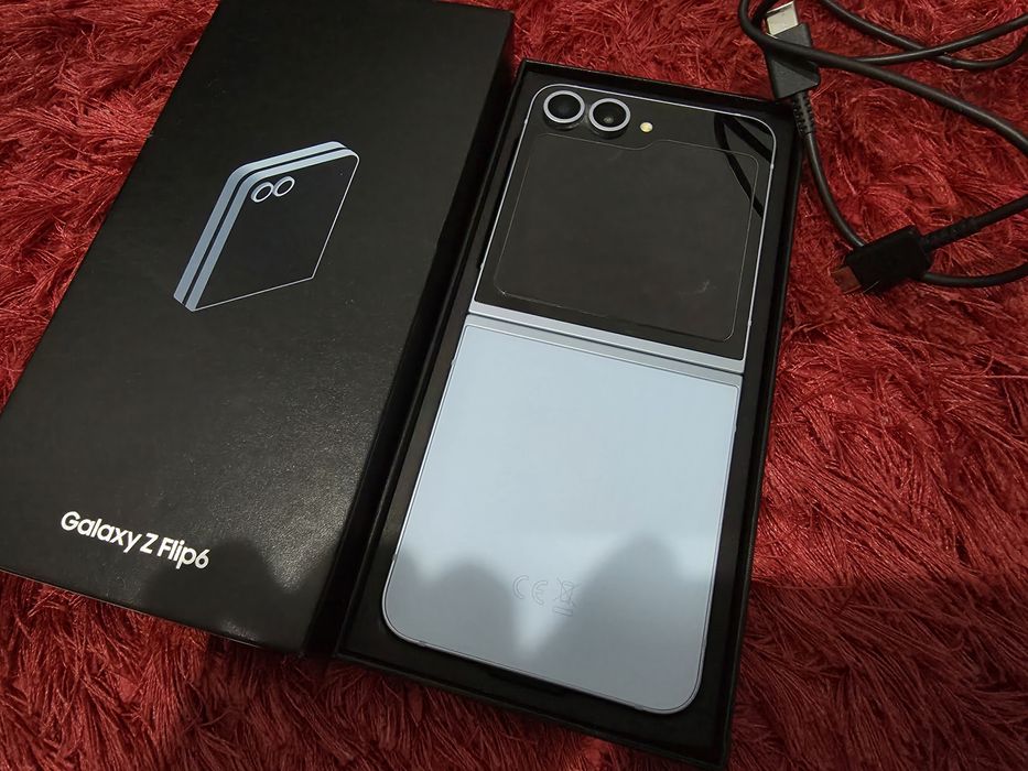 -Samsung Z Flip 6, Nou, Nefolosit, 256Gb, 12Ram, 152 cicluri incarcare