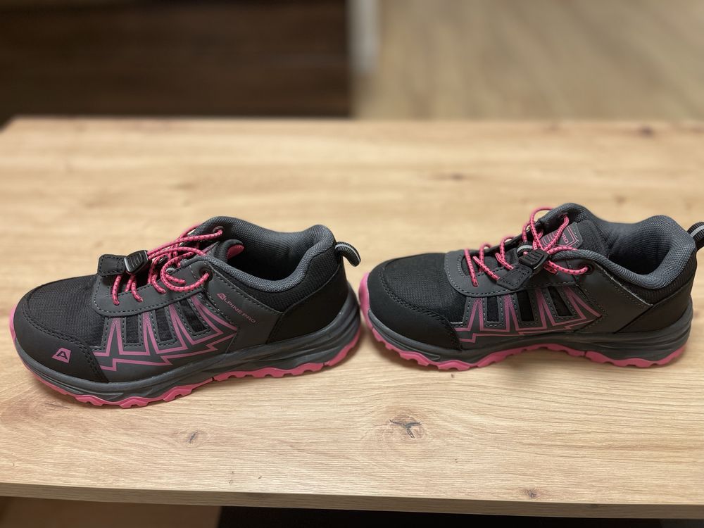 Adidasi trekking pentru copii Alpine Pro stare excelenta