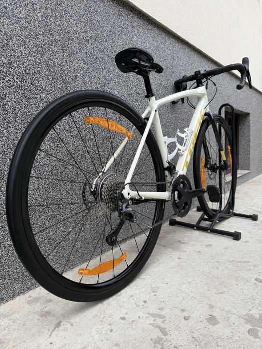 TREK DOMANE AL4 Gen 4 ERA White Шосеен велосипед 2024г. ПЕРФЕКТЕН