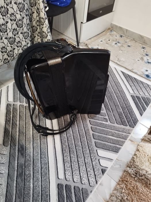 Vând acordeon hohner Atlantic 4 deluxe