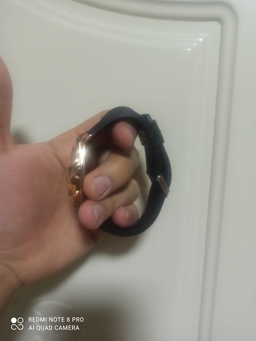 Hublot soat zolotistiy