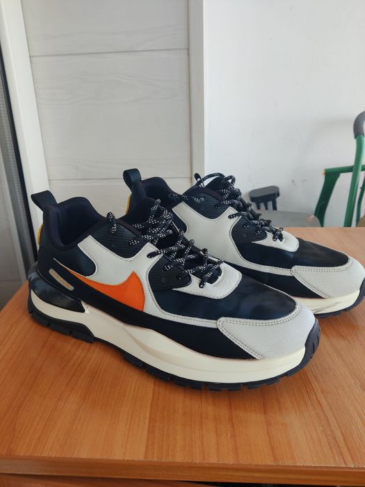 Кроссовки новые одевались один раз