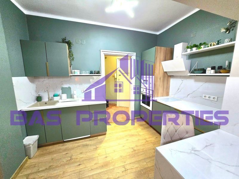 Продава се Тристаен апартамент в София, Център - 68 кв.м за 4044 €/кв.м - Снимка #5
