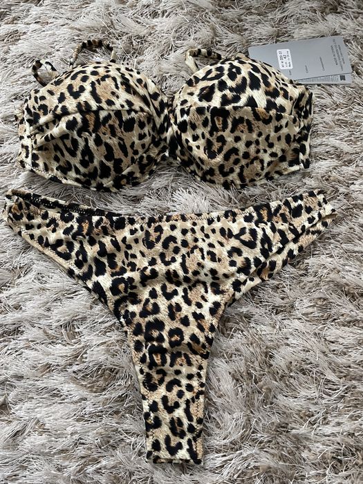 Costume de baie, Noi cu eticheta