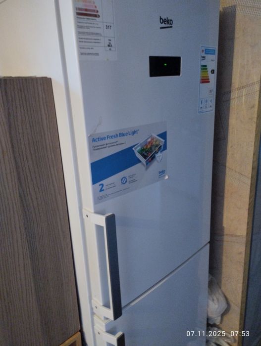 Продам холодильник в хорошем состоянии идеально работает все новое