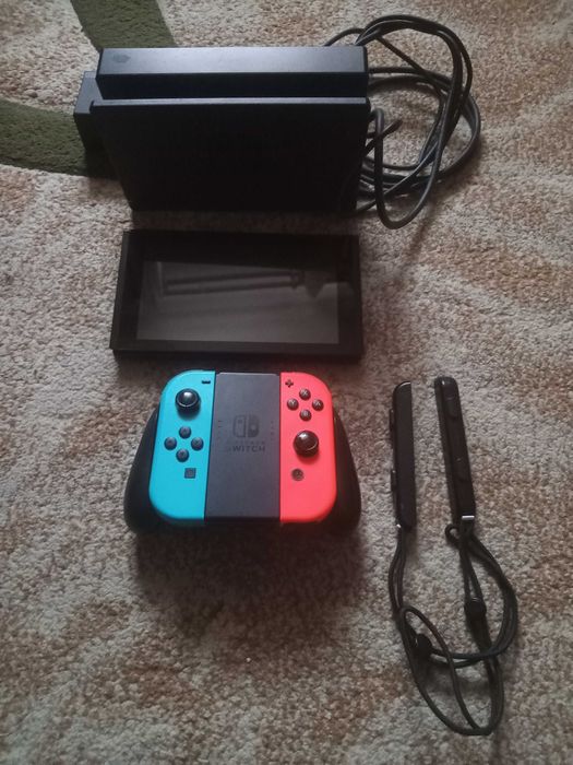 Consola nintendo switch  cu un joc gratis