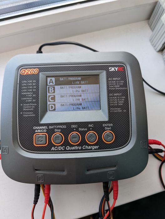 Зарядка skyrc q200